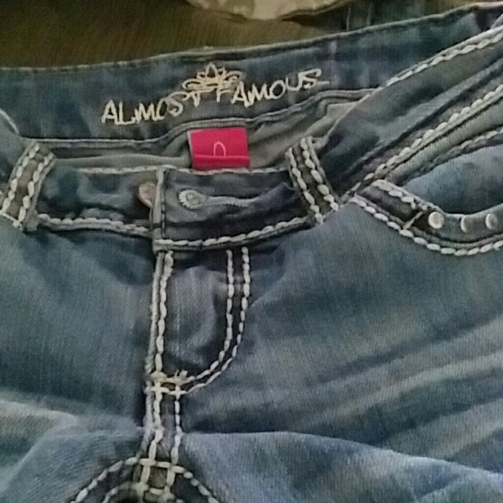 Almost Famous capris blue denim with rhinestone
